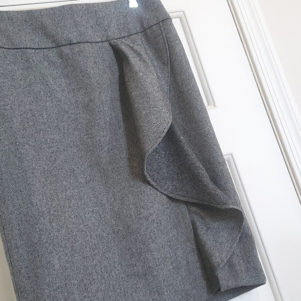 TALBOTS Black Ivory Tweed Wool Skirt Cascading Ruffle Pencil Skirt Workwear - Picture 8 of 11